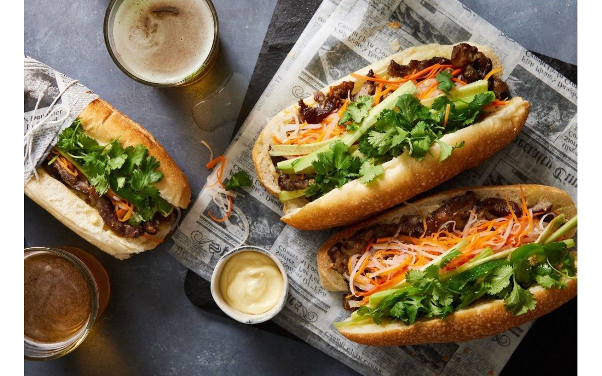 bánh mì đường phố việt nam