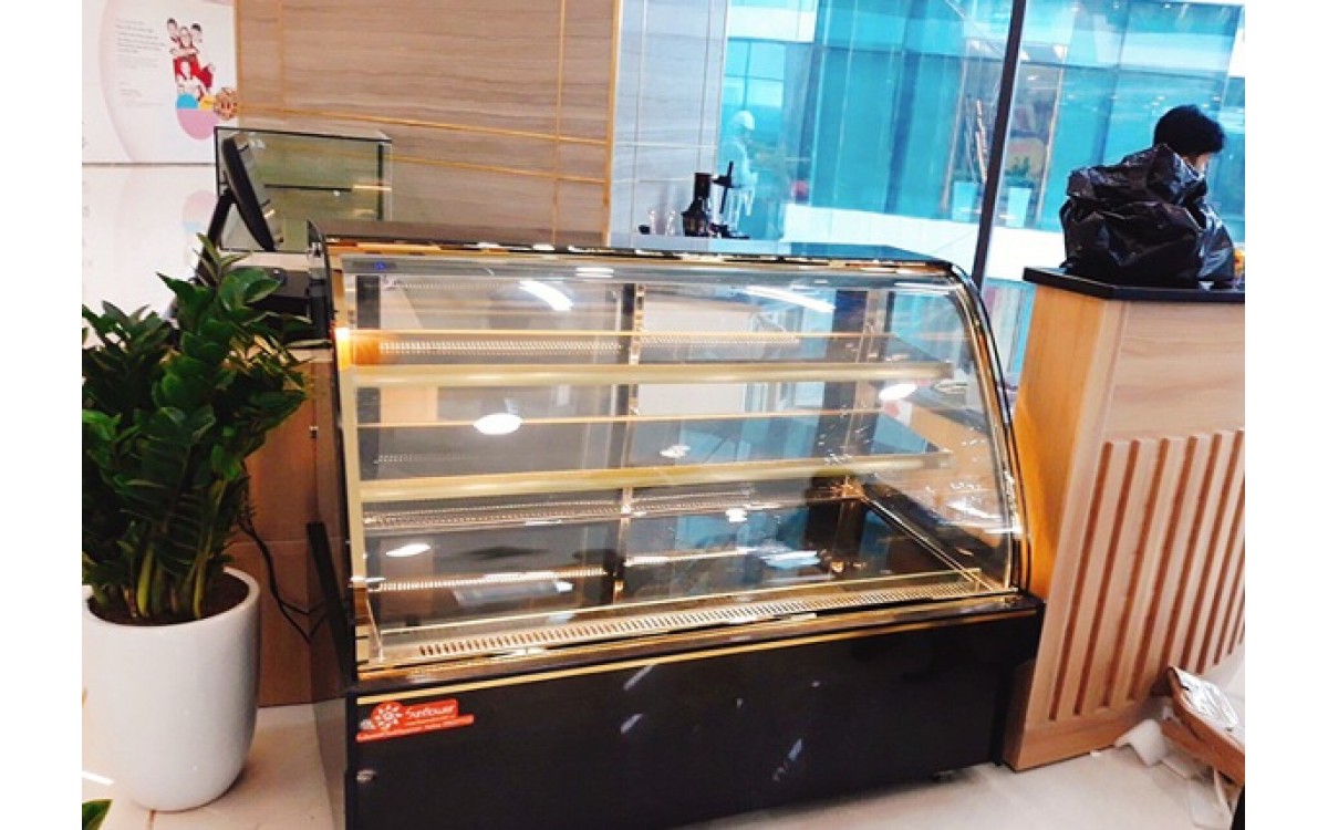 tủ trưng bày bánh kem
