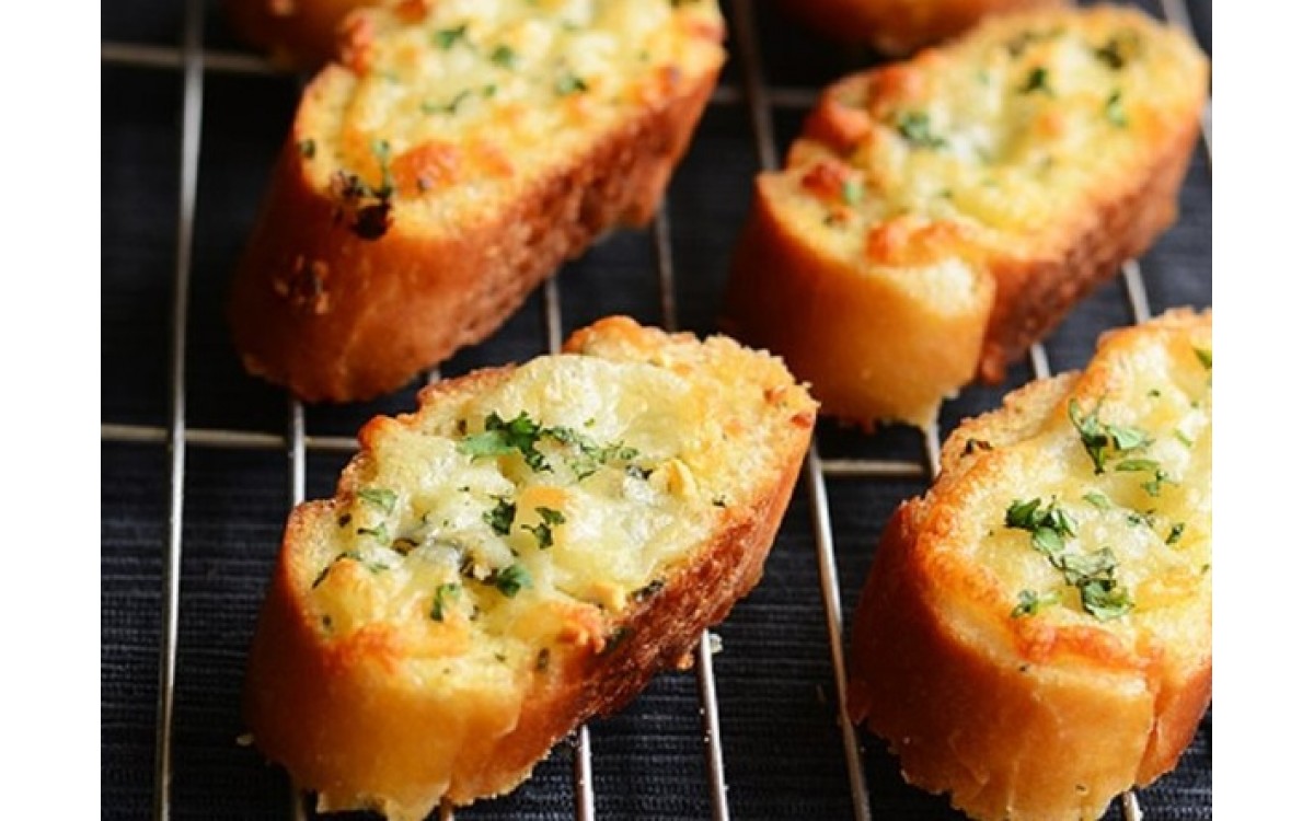 Cách làm bánh mì bơ tỏi thơm ngon nức mũi