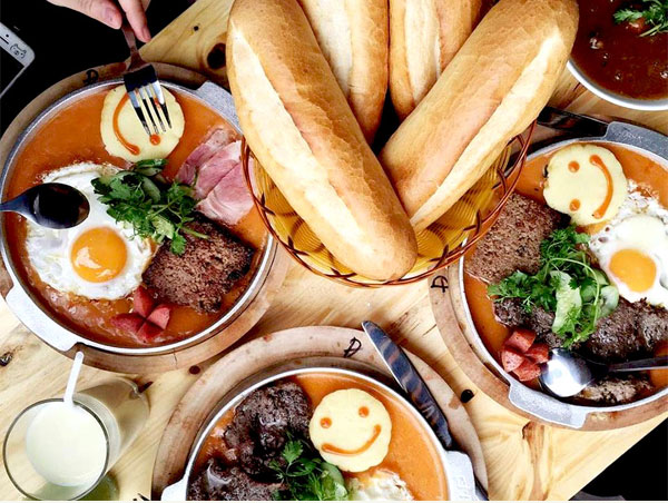 Bánh mì chảo Hà Nội - 1 phong cách bít tết rất Việt Nam