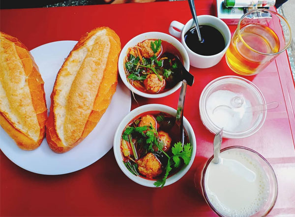 Bánh mì xíu mại Đà Lạt