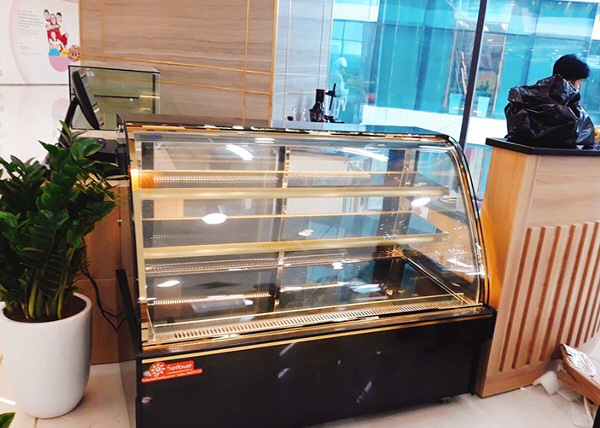 Tủ mát trưng bày bánh kem