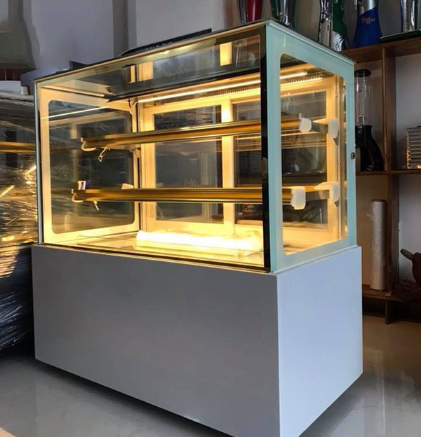 Mẫu tủ trưng bày bánh kem kính vuông