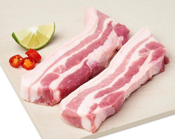 Thịt ba chỉ ngon là miếng thịt có màu hồng, tỷ lệ thịt và mỡ cân đối