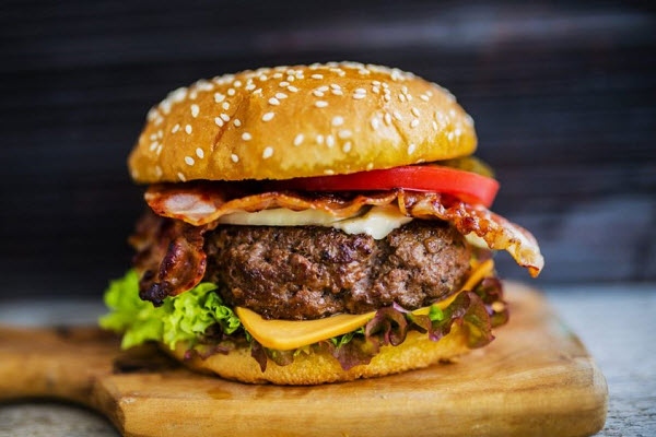 Bánh mì hamburger cho bữa sáng dinh dưỡng