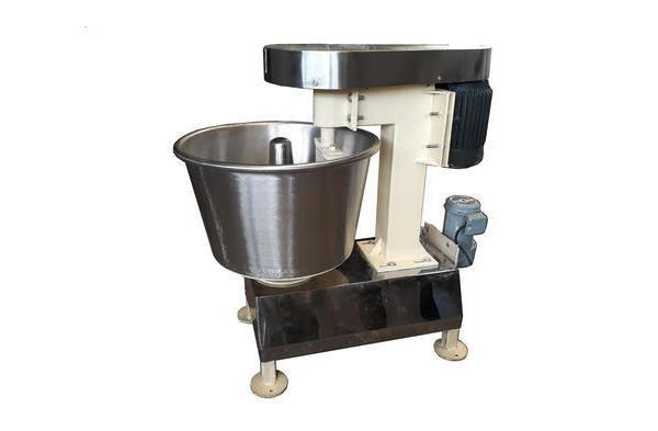 Dùng máy trộn bột giúp bột mịn màng và mềm hơn