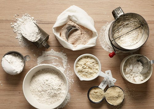 Bột m&igrave; thường được d&ugrave;ng l&agrave;m b&aacute;nh ngọt