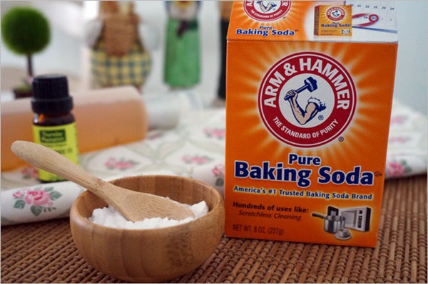 Baking soda phản ứng với một loại axit để tạo ra carbon dioxide và làm sáng bánh nướng
