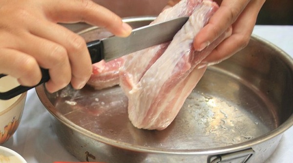 Các bước quay heo bằng lò vi sóng